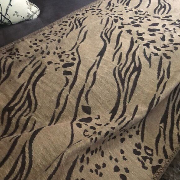 Kasper versatile wrap/scarf . Reversible - Picture 7 of 10